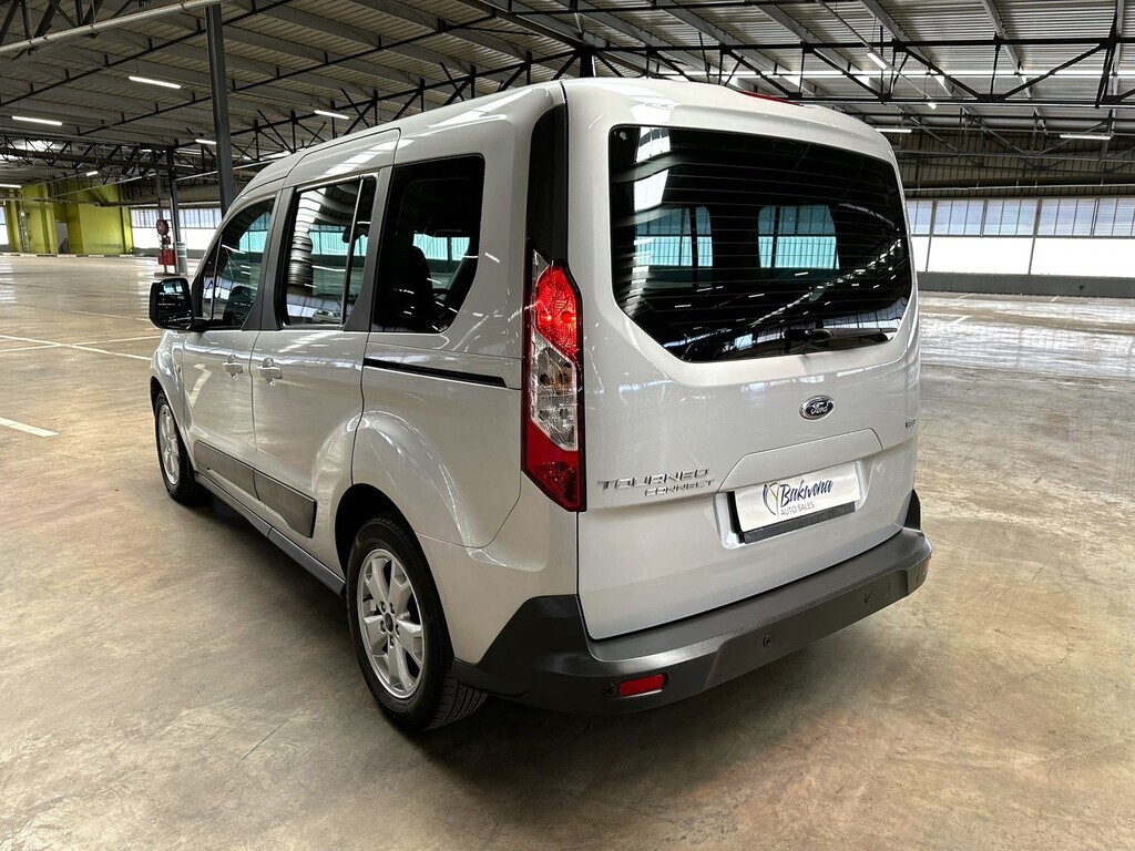 Trucking Transportation La Vallee Village Lacoste Francois Villard