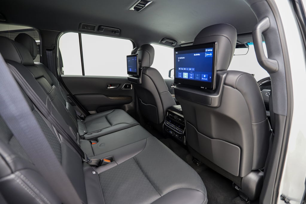 2025 Toyota Land Cruiser 300 V6 3.3D ZX Q2FyTGlzdGluZzo0MDAwMzU