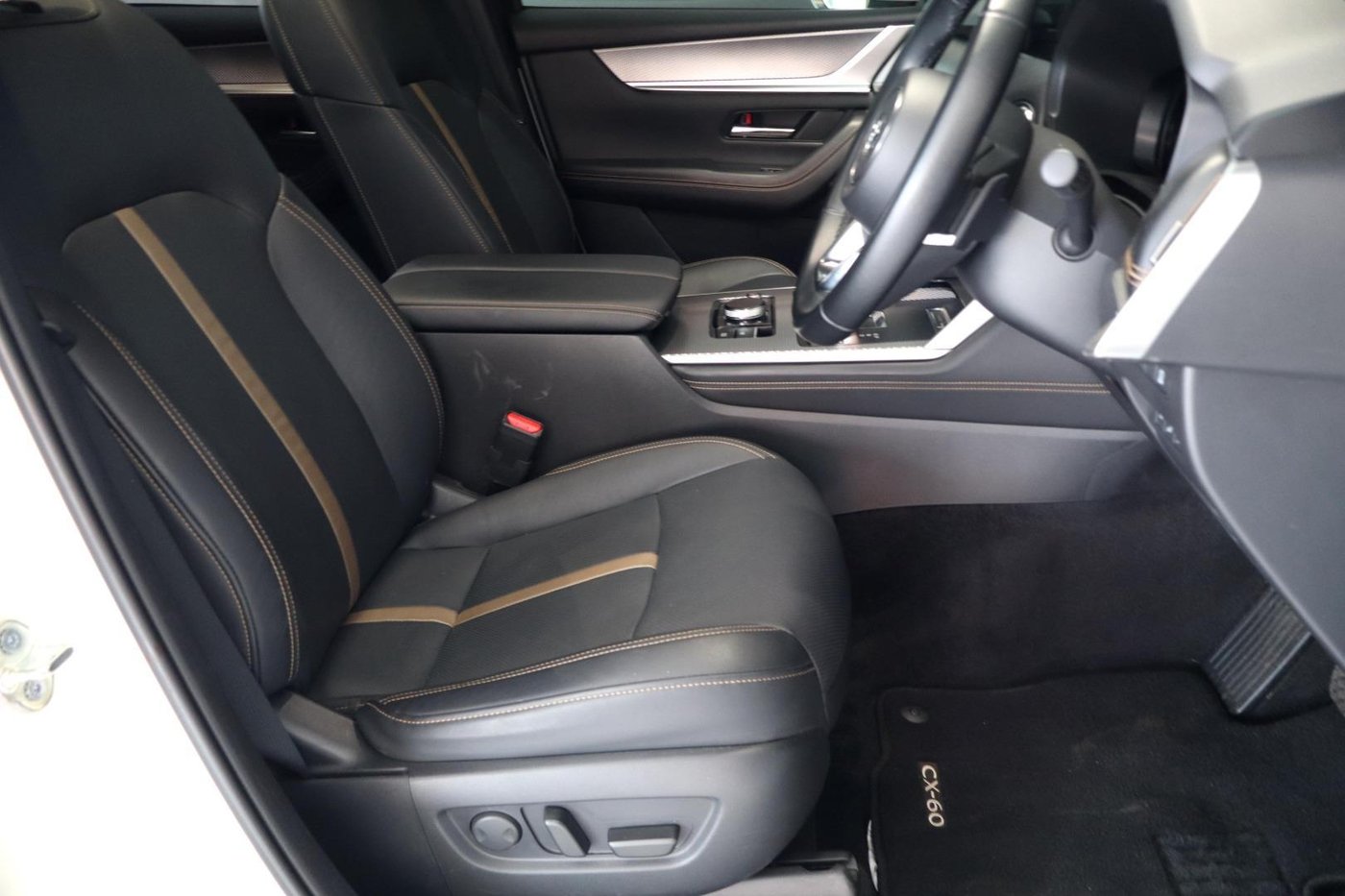 2024 Mazda CX-60 3.3L DE TAKUMI AWD Auto Q2FyTGlzdGluZzo2MTE4OTc