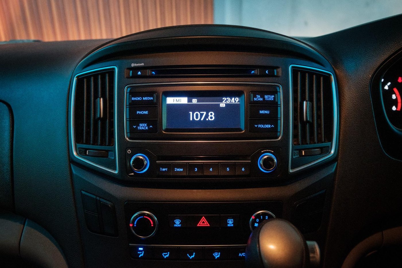 2020 Hyundai H1 2.5 CRDi 6 Seater Multicab Auto Q2FyTGlzdGluZzo2NjM1MjI ...