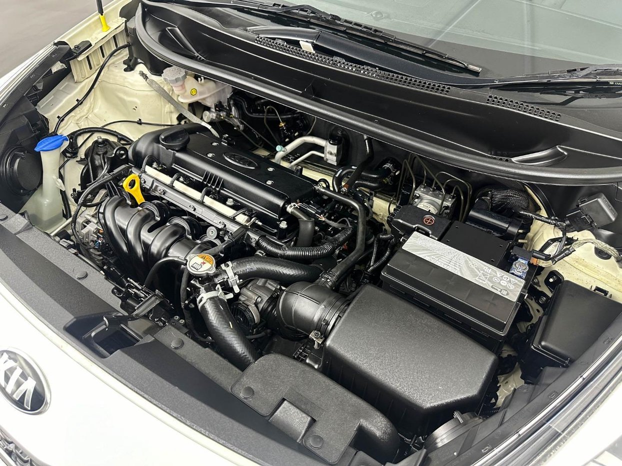 2016 Kia Rio V 1.4 TEC Hatch Q2FyTGlzdGluZzo0MTc3NzQ R199899 | Avo Auto