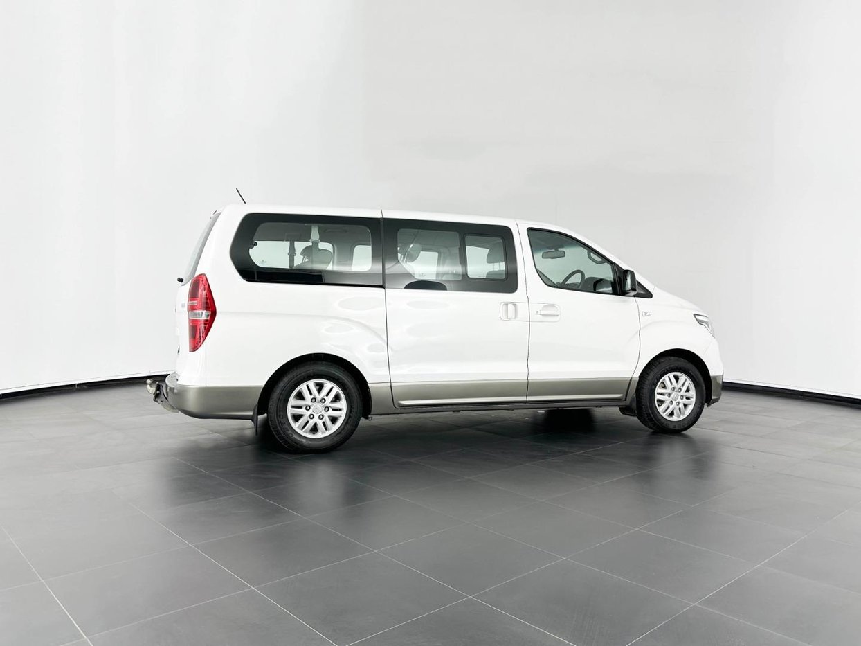 2021 Hyundai H1 CVVT GLS Seater Q2FyTGlzdGluZzo0NDU0MDQ - Main Image