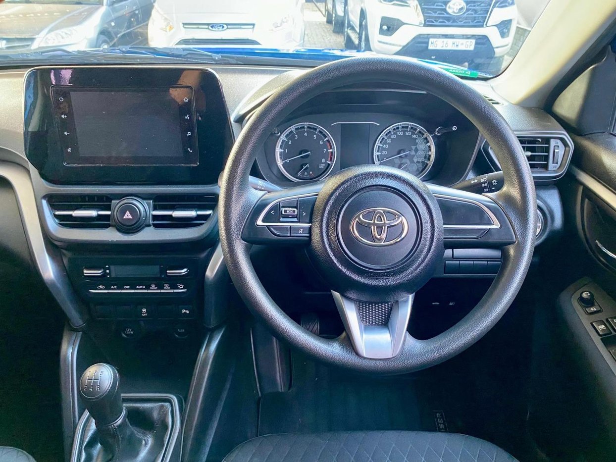 2023 Toyota Urban Cruiser 1.5 Xs Q2FyTGlzdGluZzo1MzQwOTA R299900
