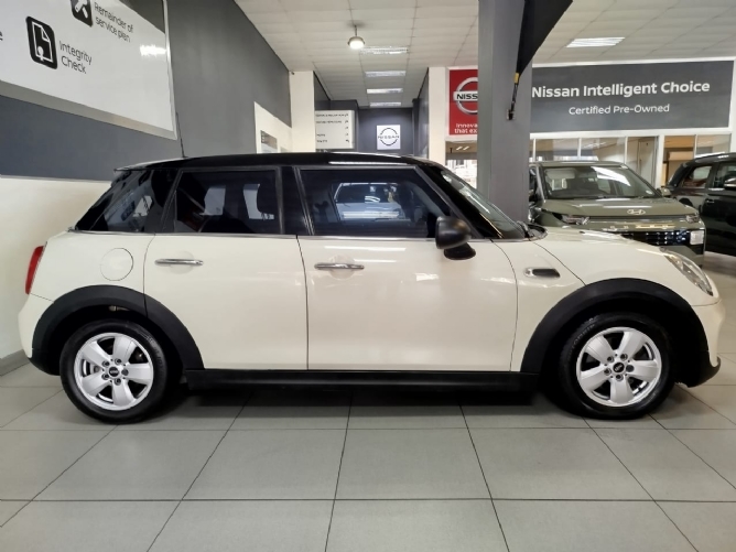 2017-mini-one-1-2-t-5-door-auto-q2fytglzdgluzzo1nza2mze-r129990-avo-auto