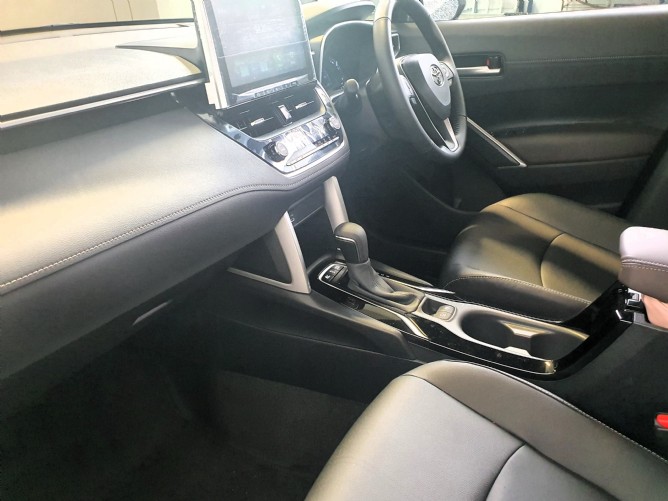 2026 Toyota Corolla Cross 1.8 XS Hybrid Q2FyTGlzdGluZzo0NTQ1MzY