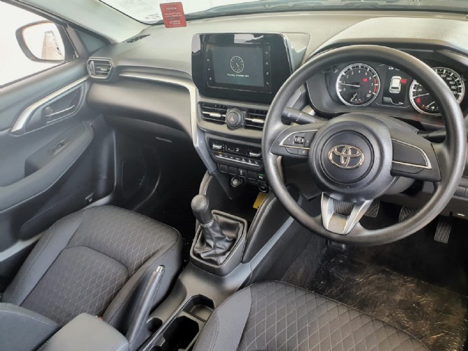 2024 Toyota Urban Cruiser 1.5 Xs Q2FyTGlzdGluZzozNTM2NzQ R399999