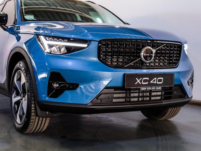 2024 Volvo XC40 B4 Plus Dark Geartronic Mild Hybrid