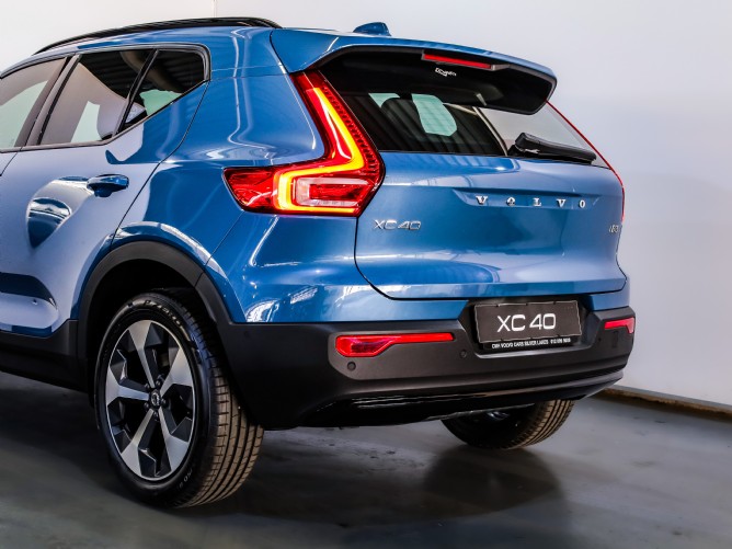 2024 Volvo XC40 B4 Plus Dark Geartronic Mild Hybrid
