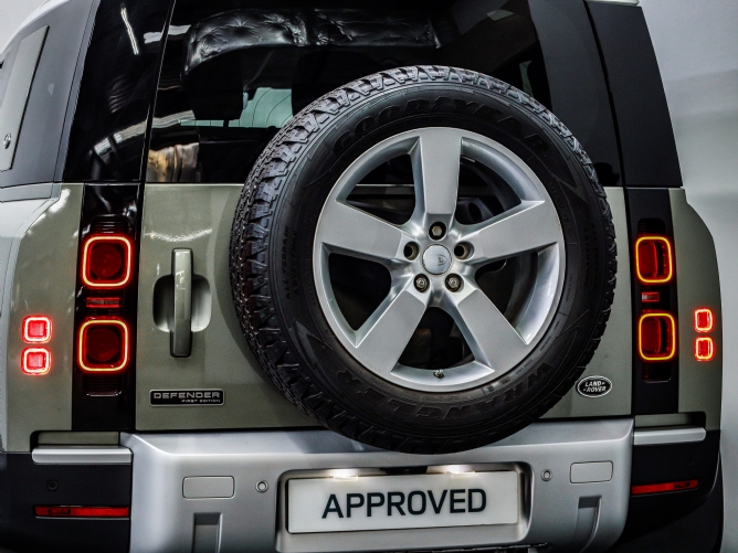 2021 Land Rover Defender 90 D240 First Edition 177KW