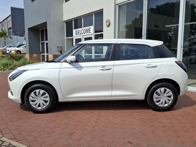 2026 Suzuki Swift 1.2 GL Q2FyTGlzdGluZzo1Njc2ODg R252999 | Avo Auto