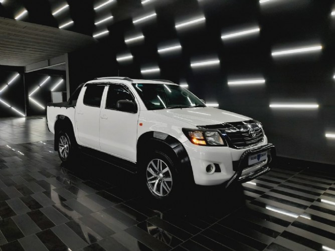2015 Toyota Hilux II 2.5 D-4D SRX 4X4 Double Cab