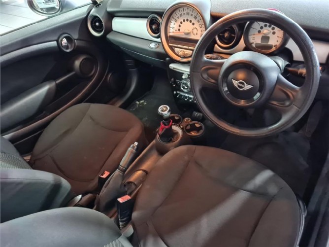 Mini One Inside 2012 MINI One 1.6 Q2FyTGlzdGluZzo0MTA1ODA R89890 | Avo Auto