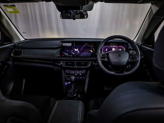 2024 Mahindra XUV 700 2.0 AX7 Auto 7 Seater Q2FyTGlzdGluZzozNDk1Mjg ...